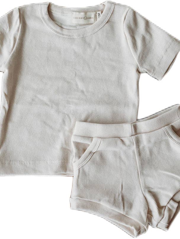 CONJUNTO CURTO DE MALHA CANELADA DE ALGODÃO ORGÂNICO EM “AVEIA” por atacado de Chubby Lamb