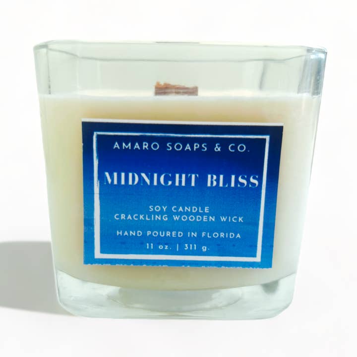 Candela di soia Midnight Bliss Wooden Wick per la vendita all'ingrosso da parte di Amaro Soaps & Co.