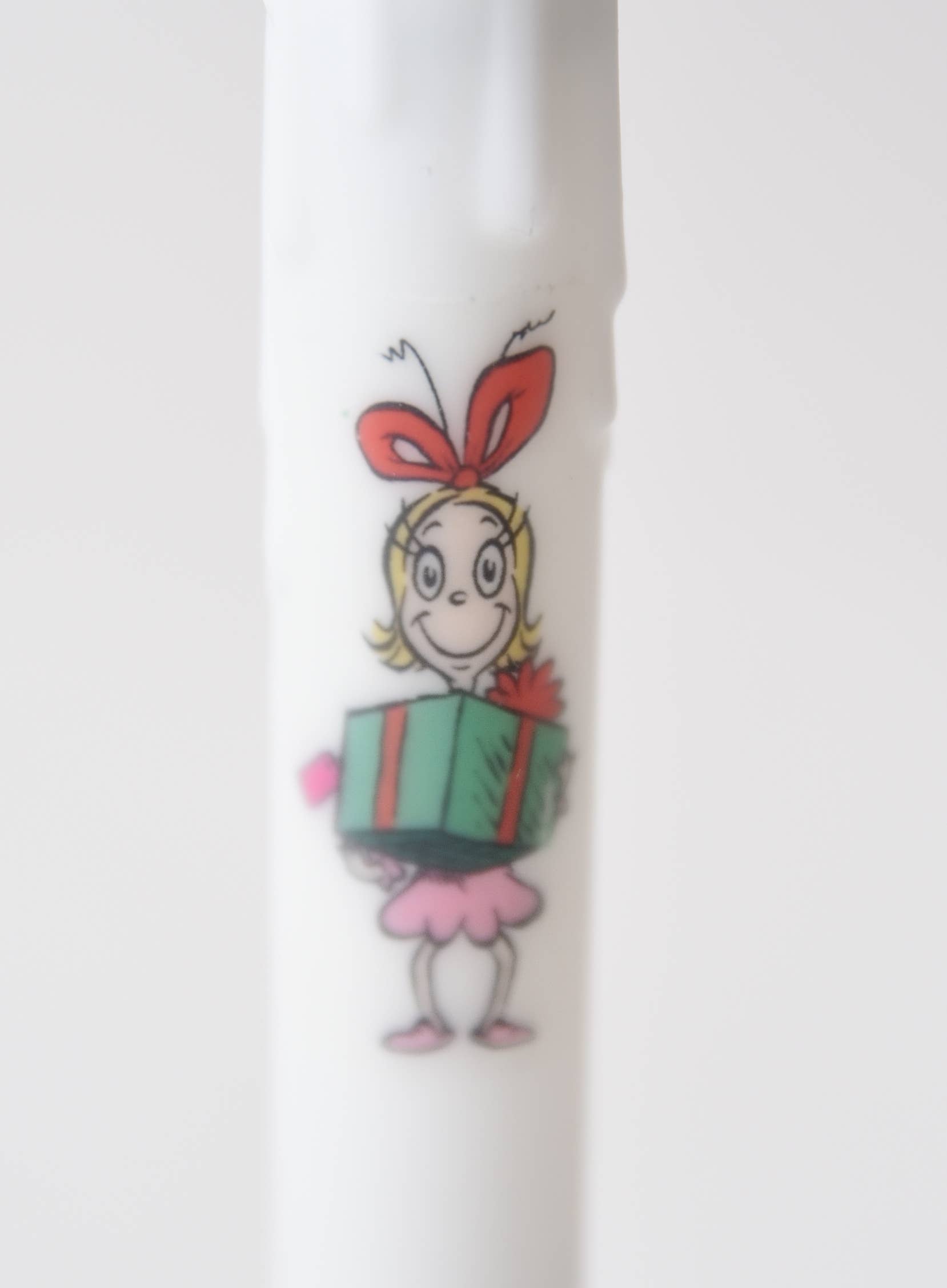 LMS Wholesale – Vela sem chama por atacado – Cindy Lou Who Vela cônico com Temporizador LED Operada a Bateria4