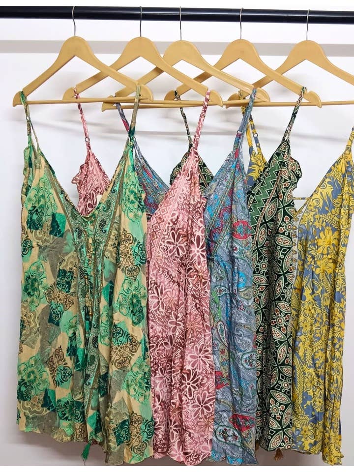 Wevez – wholesale Klänning - Dam – Boho blommig tryckt spaghettirem V-ringad miniklänning för kvinnor1