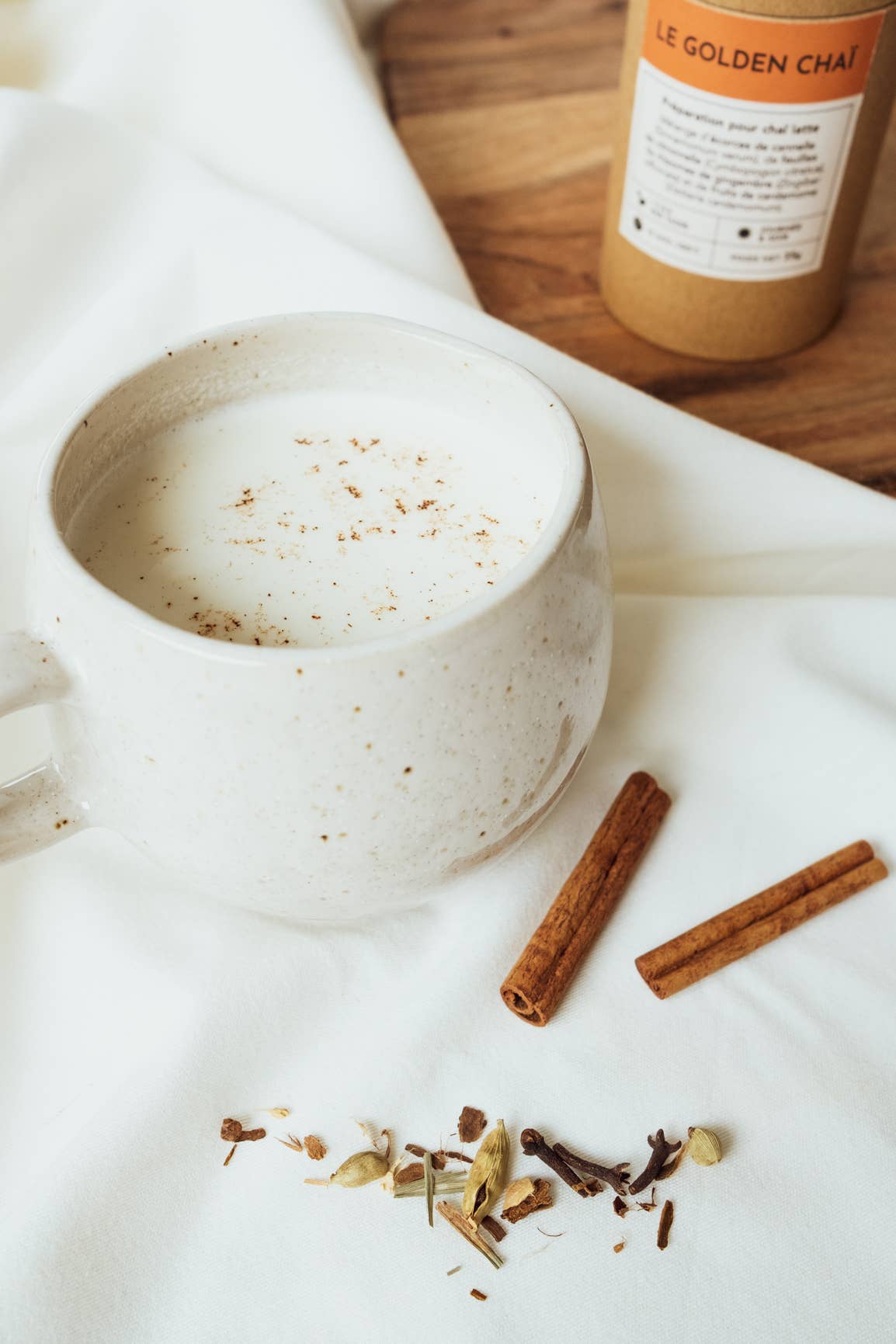 Entre Deux Haies – wholesale Health/detox tea – Golden Chai Herbal Tea - Chai Latte Preparation1