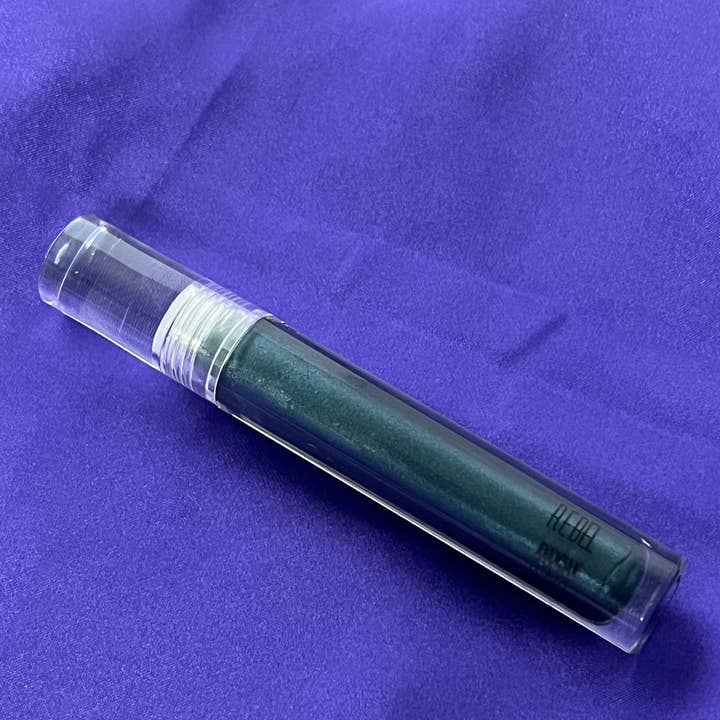 Kinky pour la vente par Rebel Rush Cosmetics