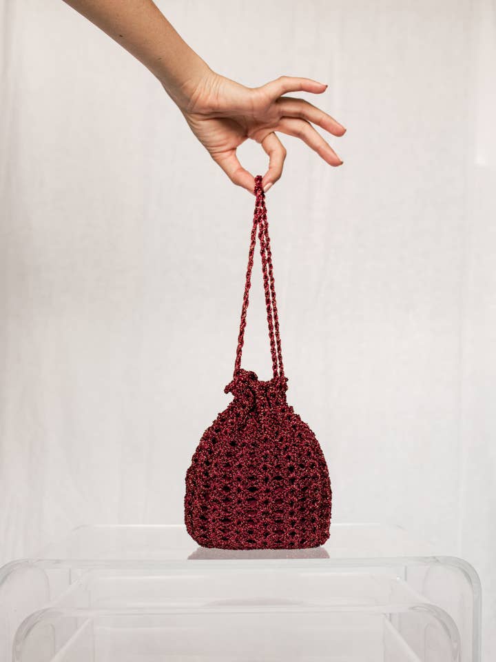 Mini boîte à bonbons crochetée Teresa rouge bordeaux pour la vente par CROIXET