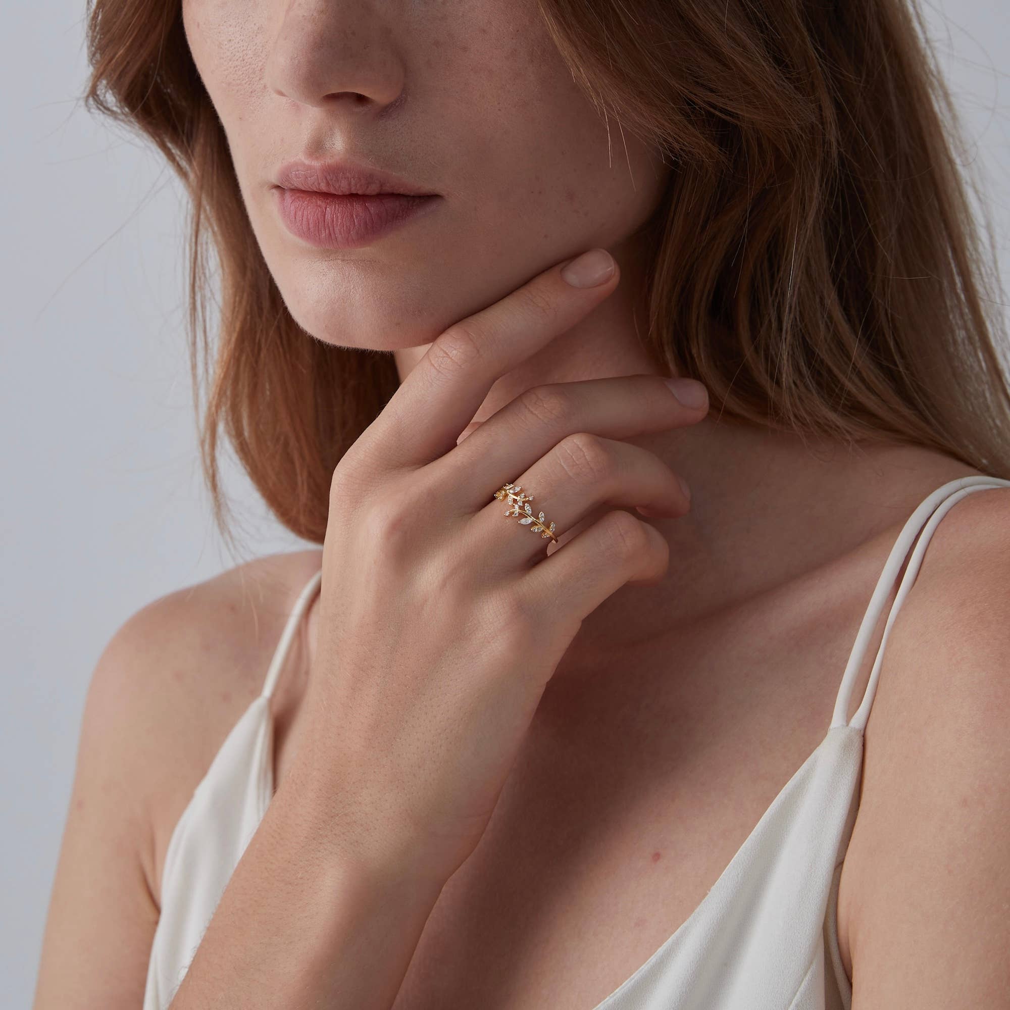 Perimade & Co. LLC - Vendita all'ingrosso Anelli multipietra - Anello a fascia regolabile con foglia di ulivo in argento sterling 9251