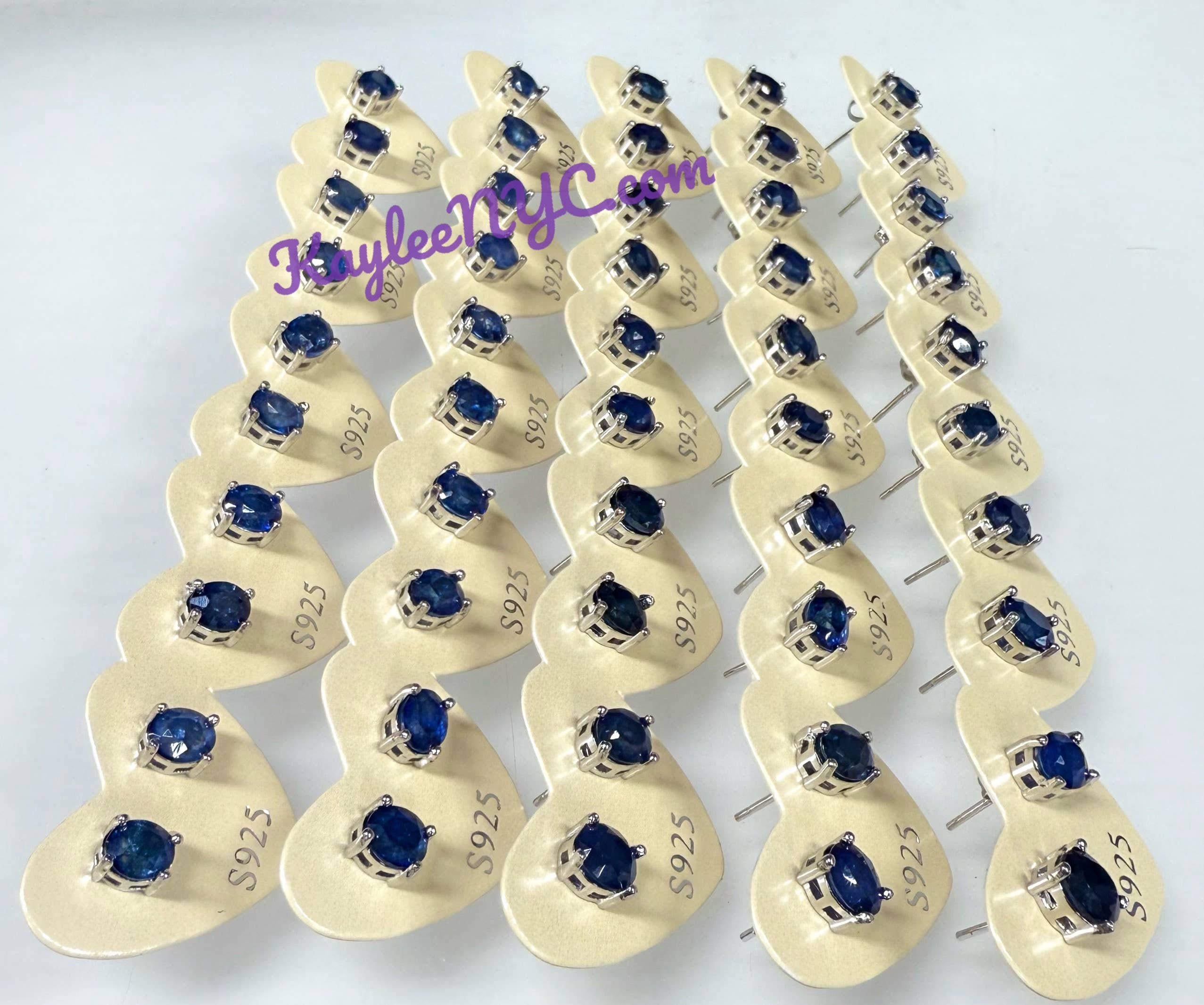 KayleeNYC – wholesale Solitärörhängen – Naturliga safirörhängen i sterlingsilver (925) 5x7 mm5