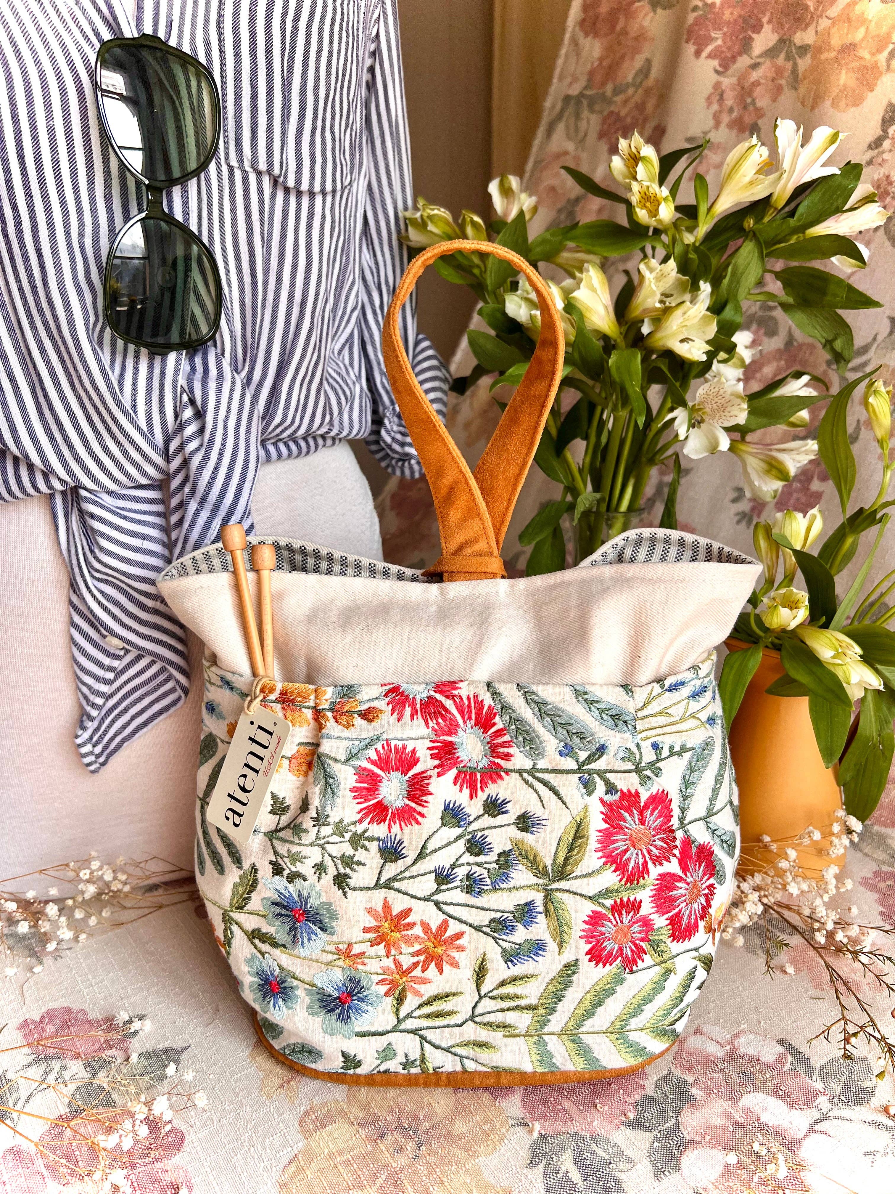 Atenti – Großhandel Tragetasche – Damen – Atenti Wildflower Tall Caddy – Organizer-Tasche für Stricken und Häkeln mit Stickerei1