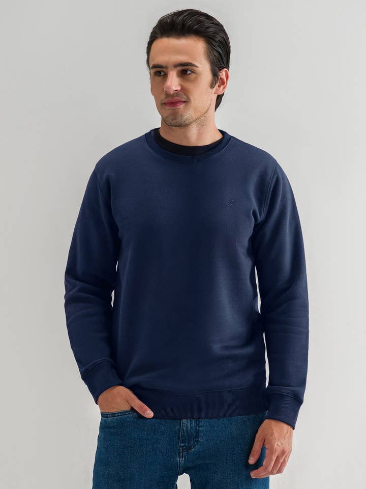 Marineblå sweatshirt med rund hals i fleece for engroshandel hos Brian Oak Limited
