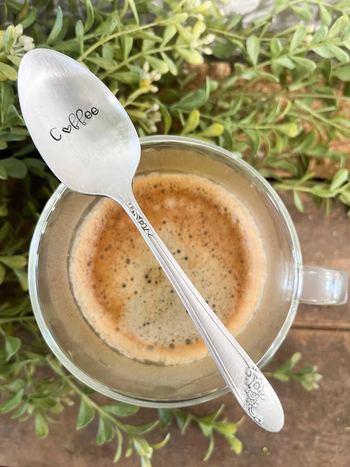 Kaffe Vintage Stemplet Spoon for engroshandel hos The Sassy Barn