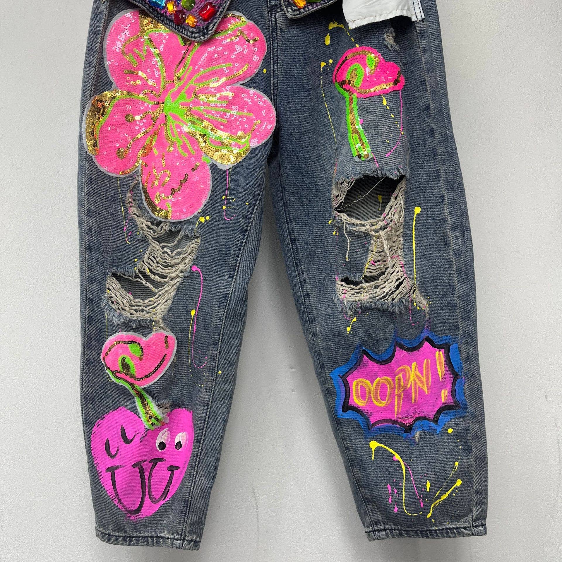 Blu scuro Jeans strappati con stampa floreale, paillettes e strass colorati. in vendita all'ingrosso su Faire2