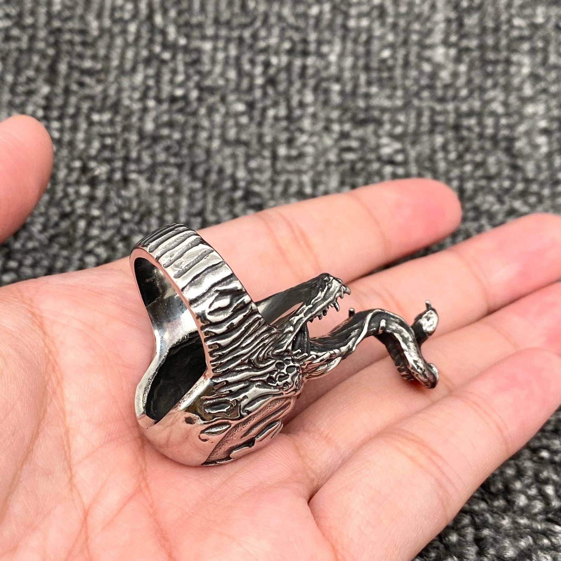 Mio Queena – wholesale Cocktail/statement ring – Venom Long Tongue Stainless Steel Ring - MJ/MR2