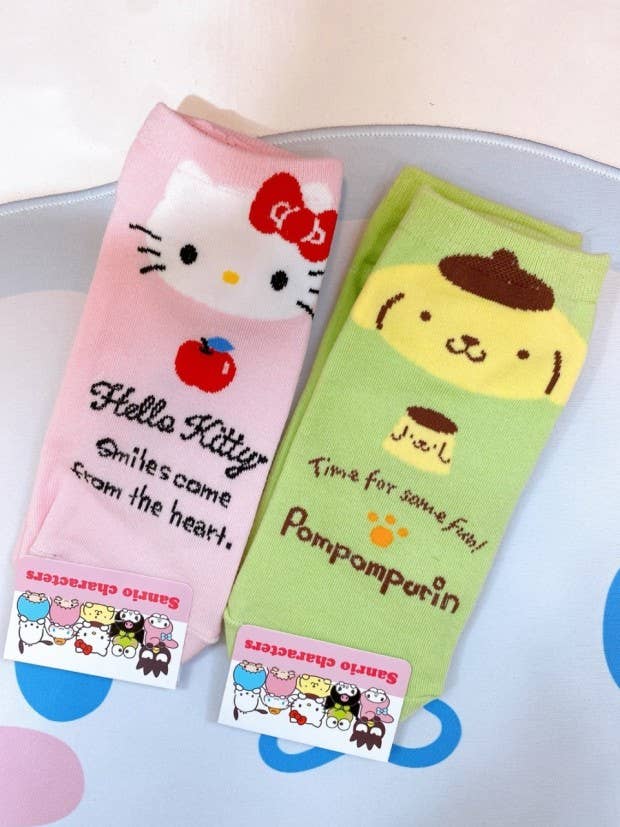 K-Wonderland - Venta al por mayor Calcetines - Mujer - Calcetines de algodón Sanrio con letras - Calcetines Kuromi9