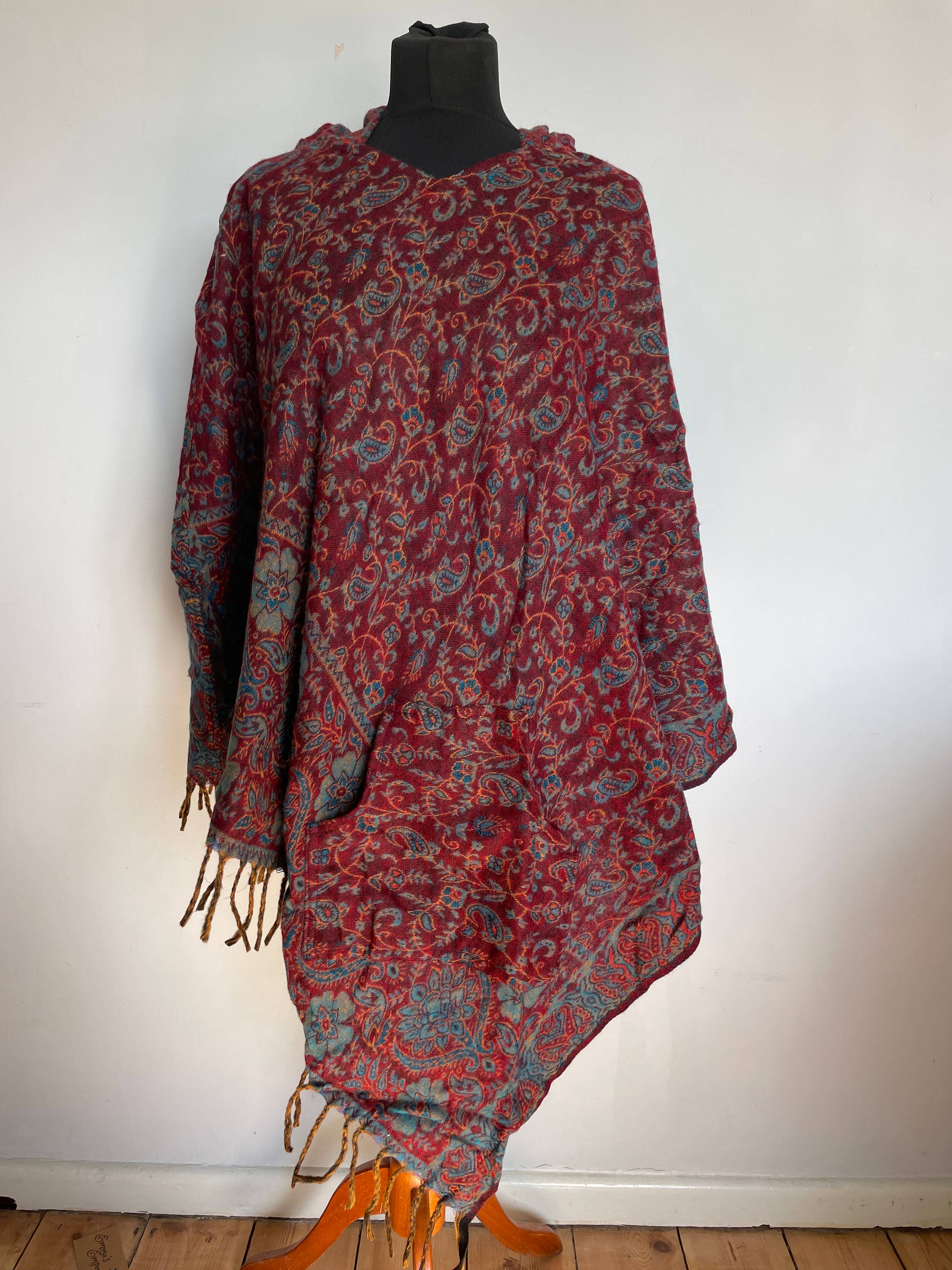 Emma's Emporium – wholesale Poncho – Unisex – AW15a Fleecy Hooded Poncho12