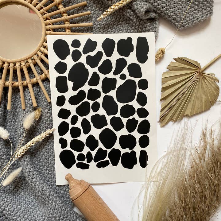 Bunny and Bear Studio – wholesale Fönster-/väggdekal – Dalmatiska Spot väggdekaler2