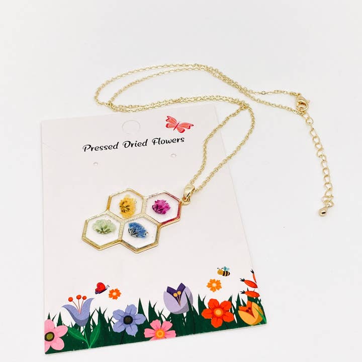 Mio Queena - Wholesale Pendant/Charm Necklace - Baby's Breath Dried Flowers Honeycomb Pendant Necklace - PDF