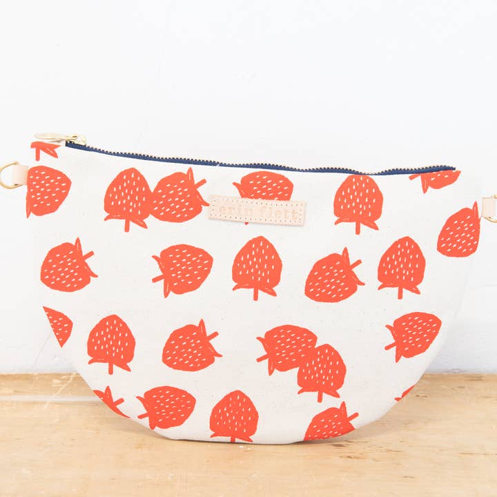 Tripulação | Zip Navy Saco de Morangos Meia Moon para venda a revendedores na Faire