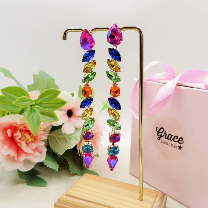 COMETA - PAIO Orecchini con pietre sfaccettate e Zirconi arcobaleno per la vendita all'ingrosso da parte di Daemon srls