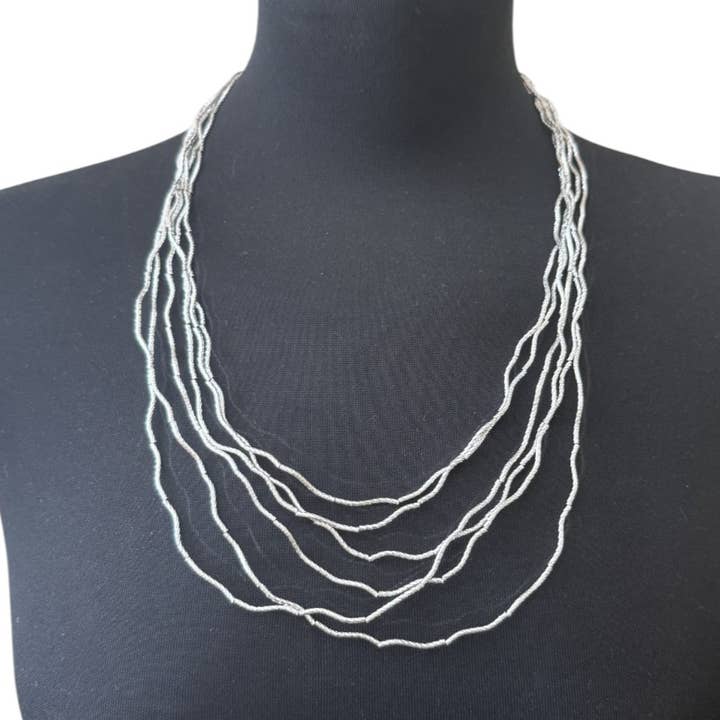 Collier à Couches Léger en Argent NK408S pour la vente par Jess & Lou