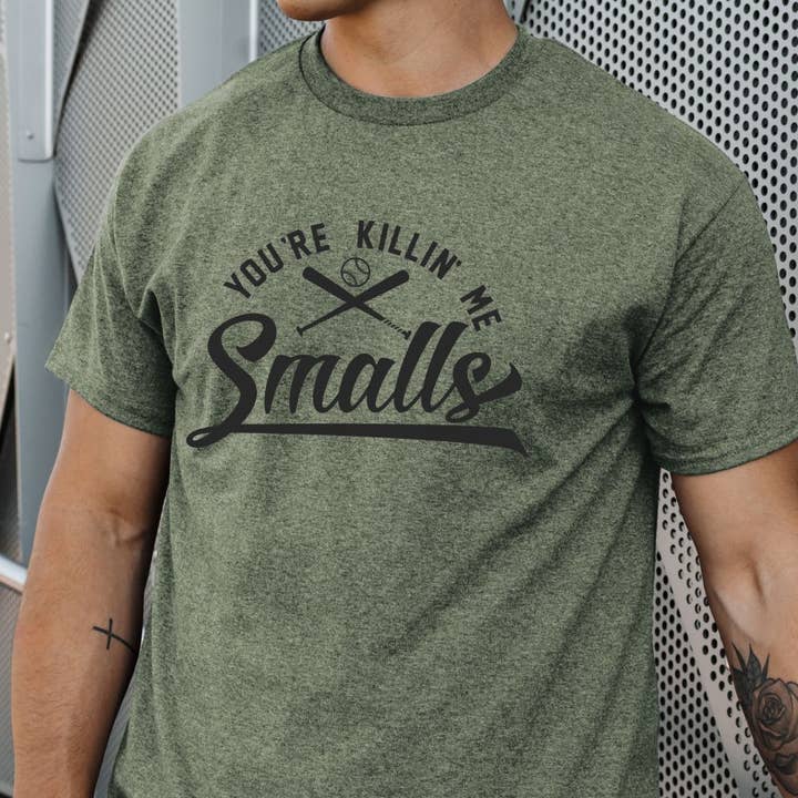 Suzy Swede – T-shirt estampada - Unissexo por atacado – T-shirt Unissex You're Killin' Me Smalls | Beisebol Softbol5