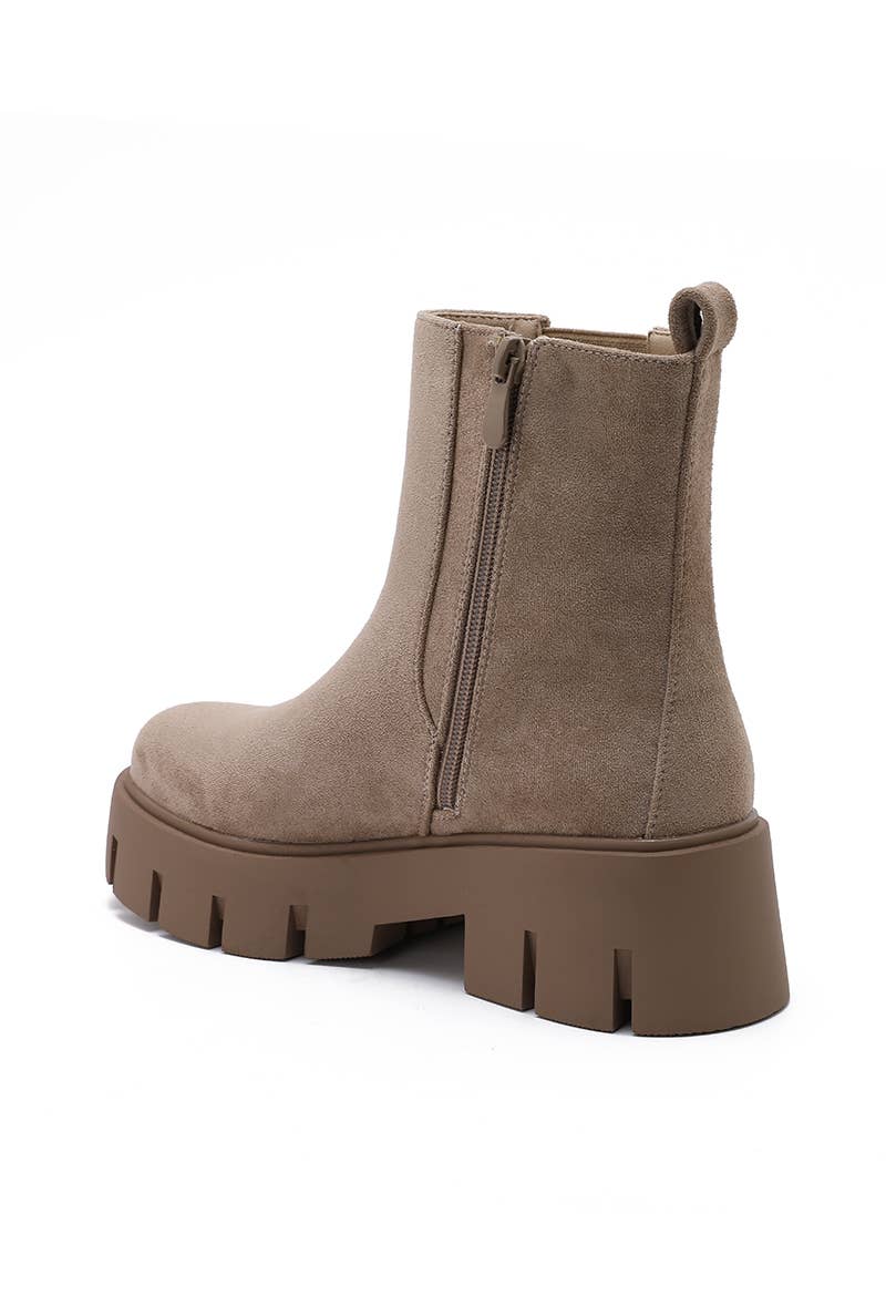 Joia Paris - Wholesale Booties - Women's - Chelsea suede boots with lug sole WZ-1139