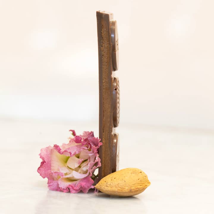 Melt Chocolates โ wholesale Chocolate bar โ Extra Thick: Almond Filled Bar3