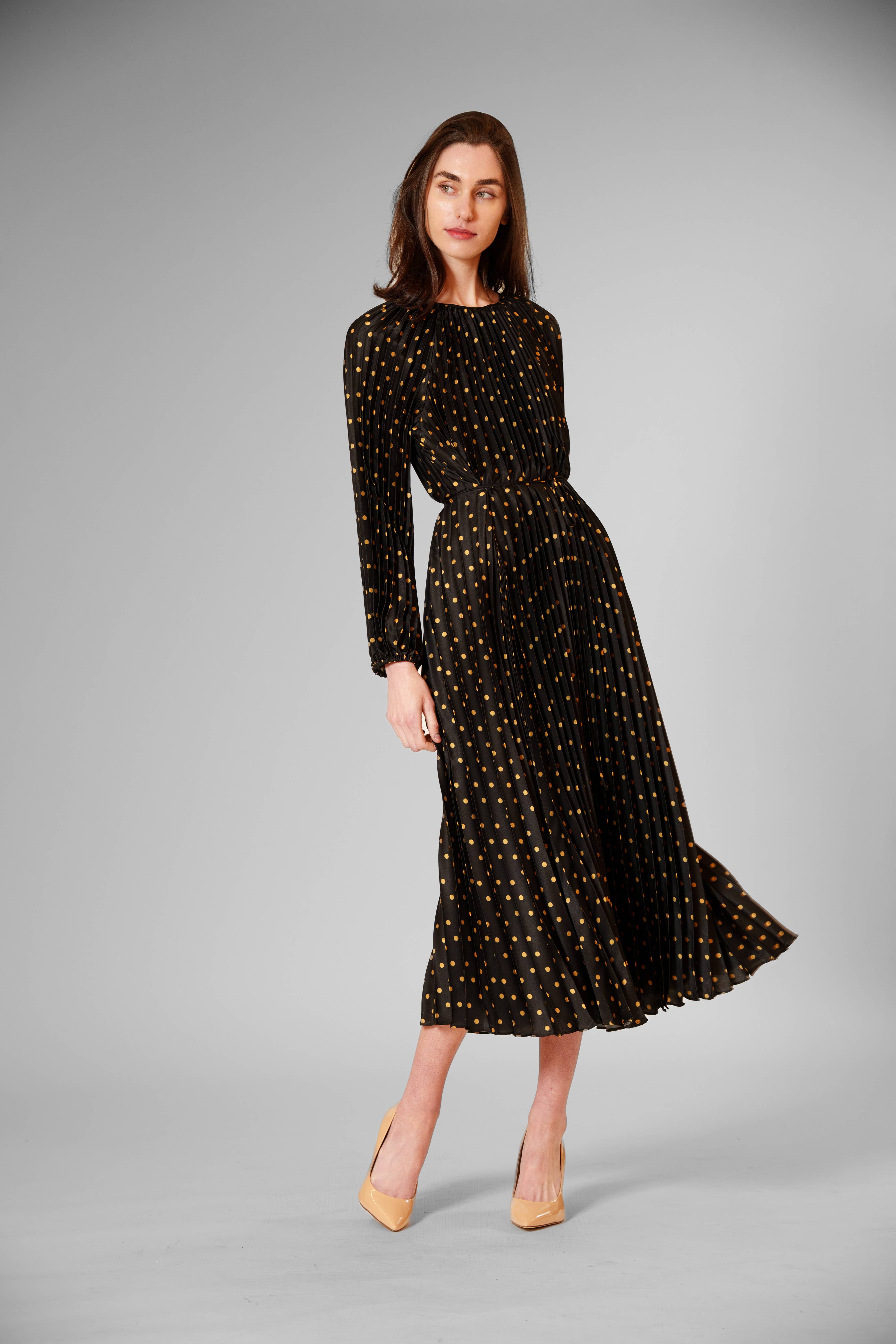 ORO NEGRO VESTIDO MAXI CON PLIEGUES, MANGA LARGA Y CINTURÓN EN LA CINTURA de venta al por mayor en Faire