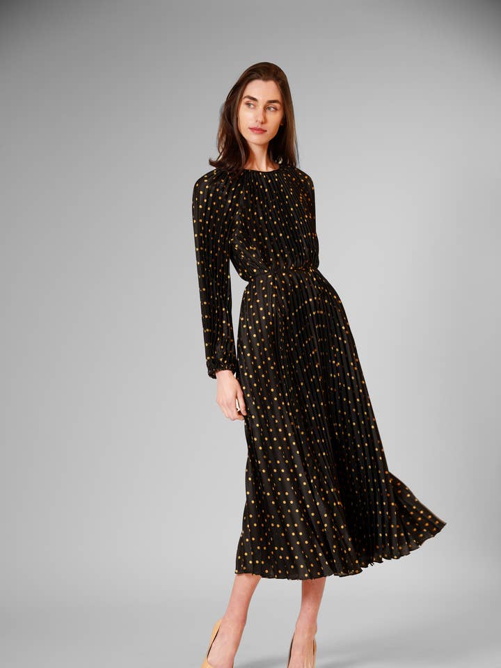 ORO NEGRO VESTIDO MAXI CON PLIEGUES, MANGA LARGA Y CINTURÓN EN LA CINTURA de venta al por mayor en Faire0