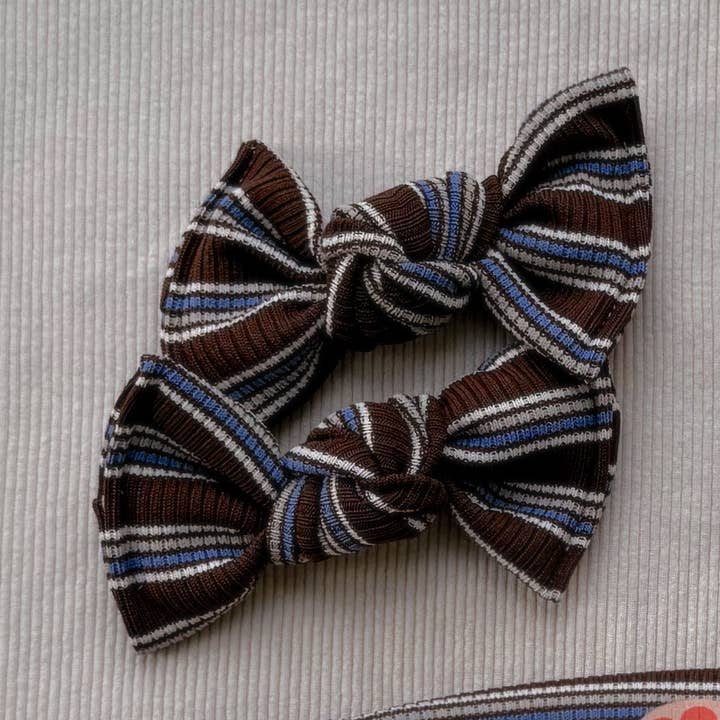 Fascia a righe marrone cioccolato e blu BloomCLIPS o fascia in nylon per la vendita all'ingrosso da parte di Bloom Headwraps