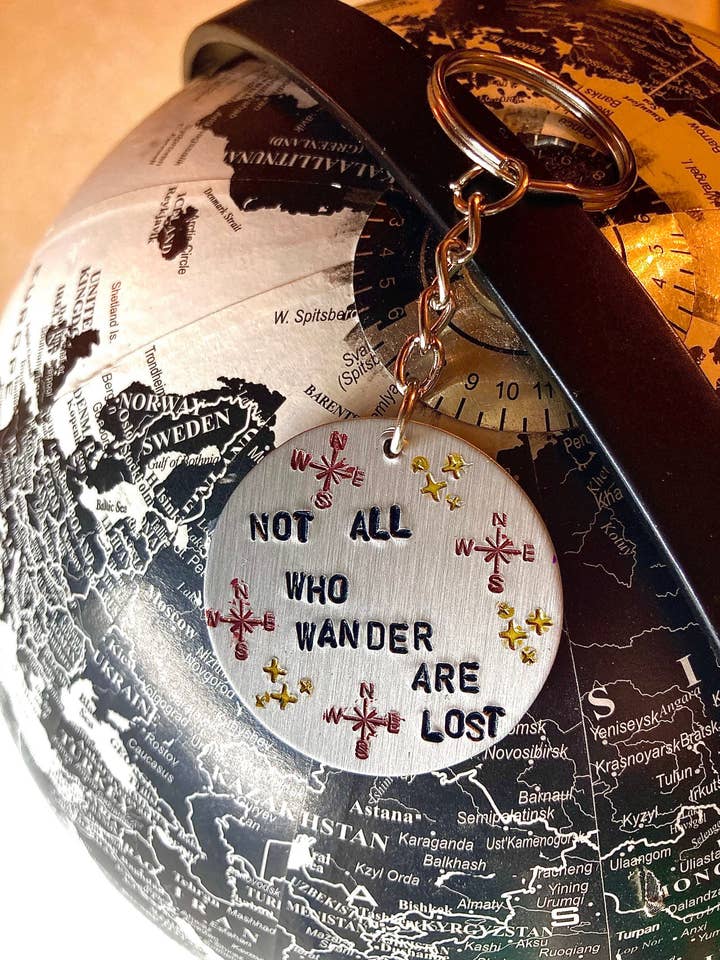 Nicht alle, die wandern, sind verloren Schlüsselbund für den Großhandel von Mitzi Wear