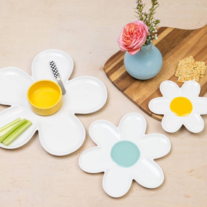 White Daisy Platter & Bowl w/ Spreader S/3 for wholesale on Faire