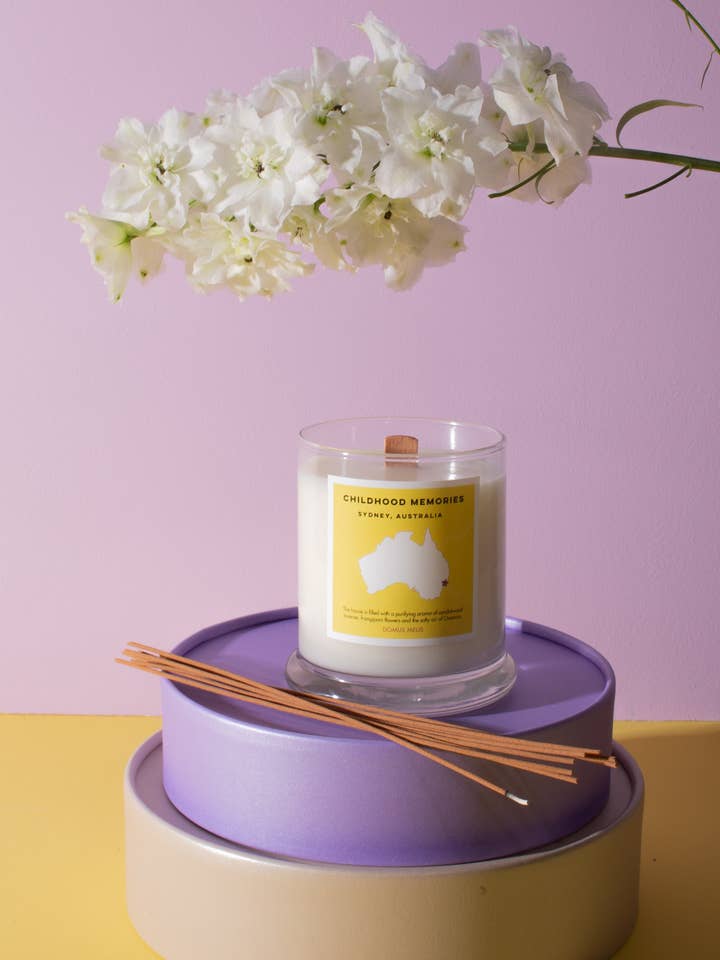 Souvenirs d'enfance - Bois de santal, frangipanier, eau de mer pour la vente par Domus Meus