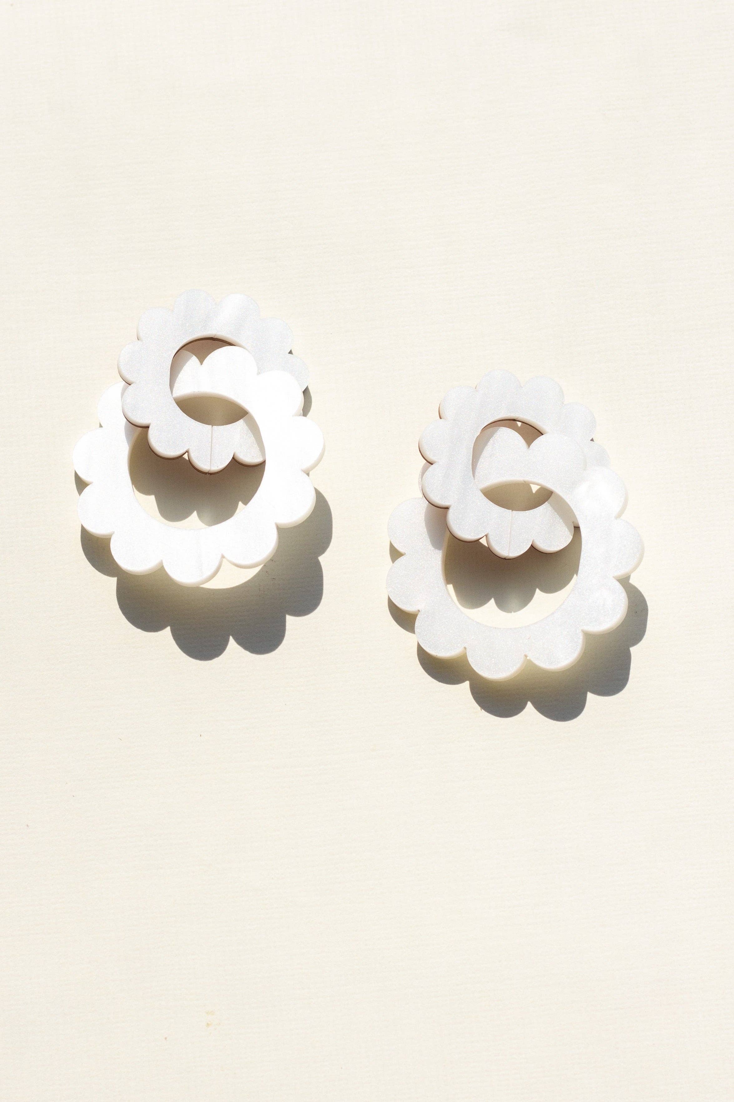 Moon-Seed - Vendita all'ingrosso Orecchini a cerchio - Orecchini a cerchio in acrilico a forma di fiore, gioielli fatti a mano4