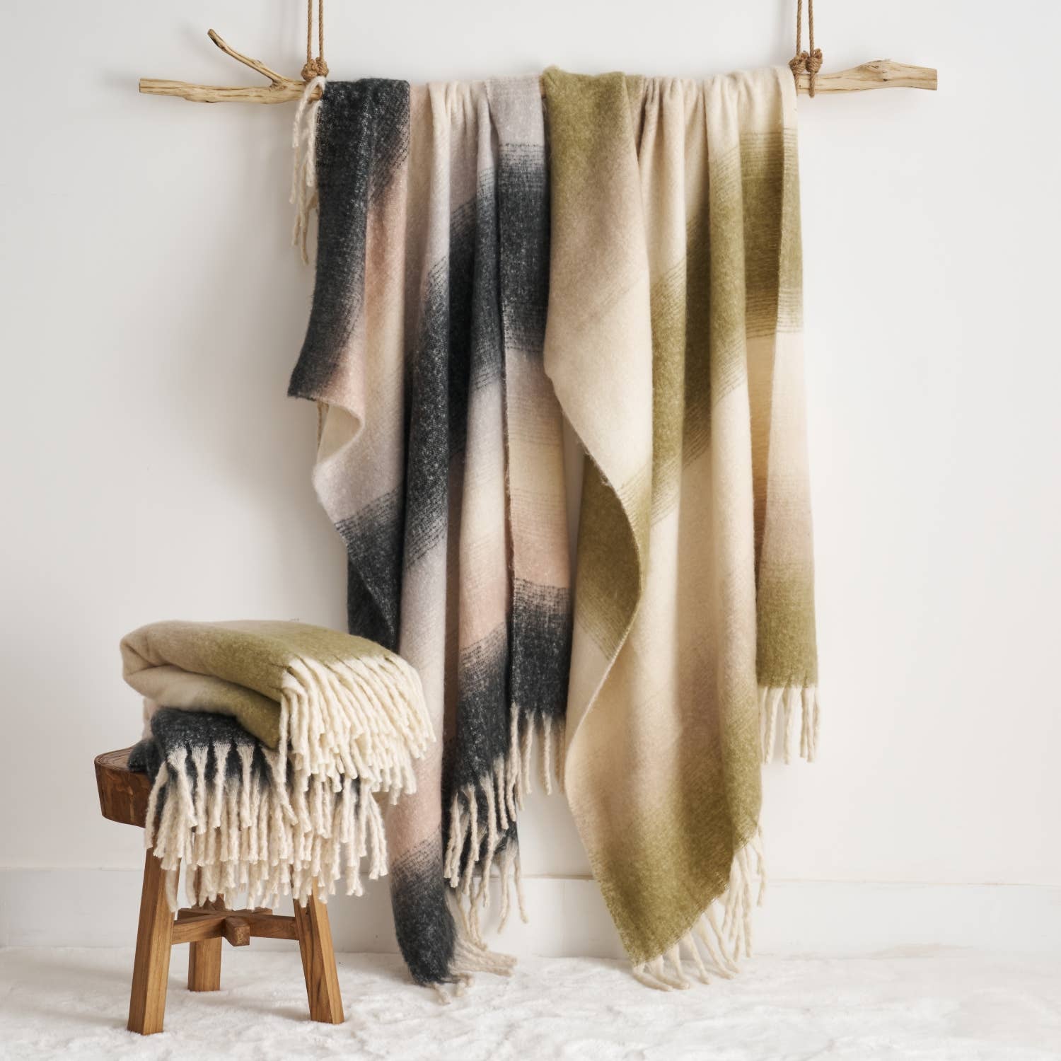 Allure Bath Fashions – wholesale Prydnadsfilt – Ombre Faux Mohair Pläd - Mjuk Franskantad Filt (Grön, Grå)8