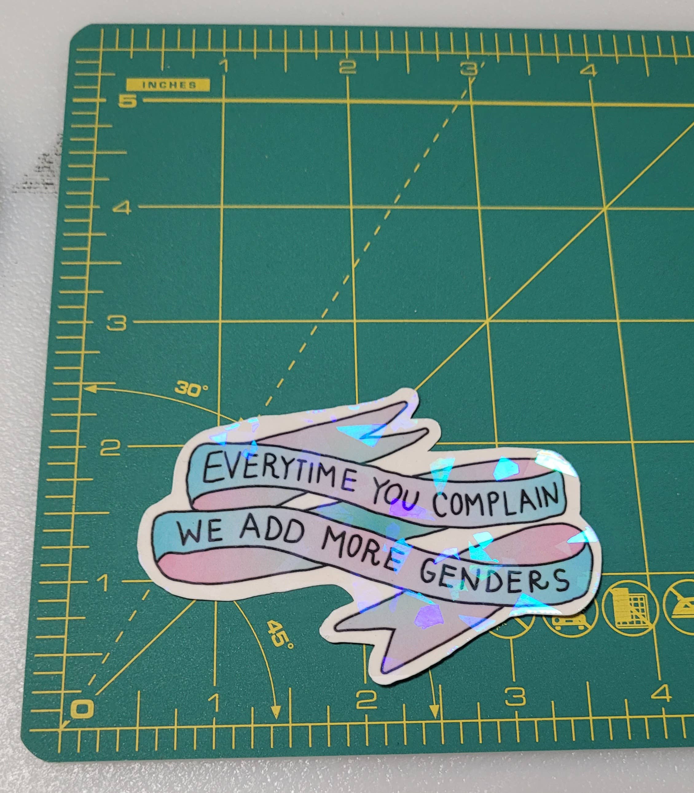 Femmearchist - Vente Autocollant - Autocollant « Chaque fois que vous vous plaignez, nous ajoutons plus de genre »3