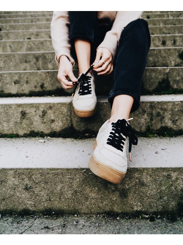 The Shoelace Brand – wholesale Shoelaces – Unisex – Black Rosé – Stretchy Black Cotton Shoelaces with Rosé Gold