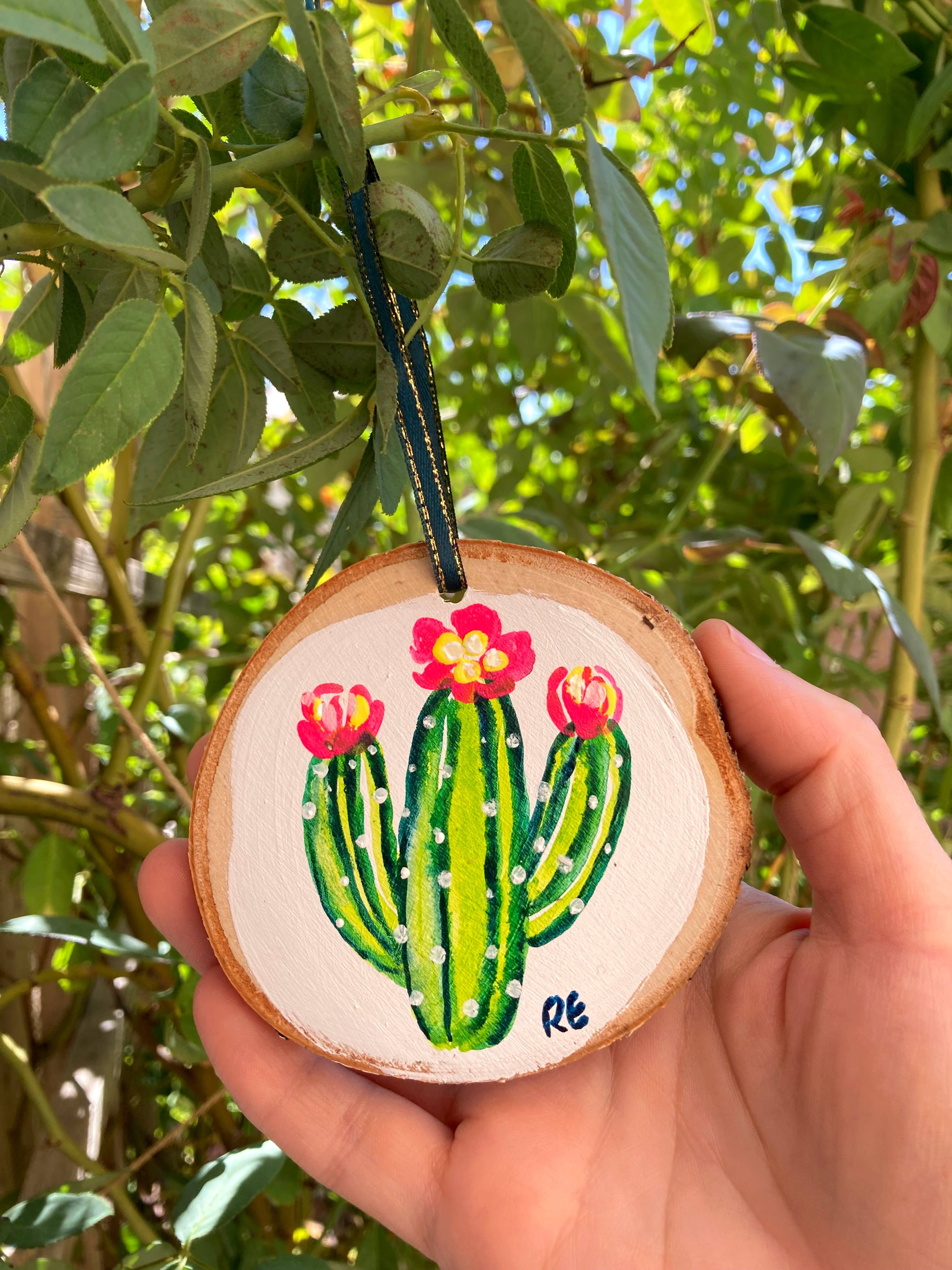 Pink Puddle Studio - Vente Objets de décoration - Ornement disque en bois de cactus saguaro occidental peint à la main1