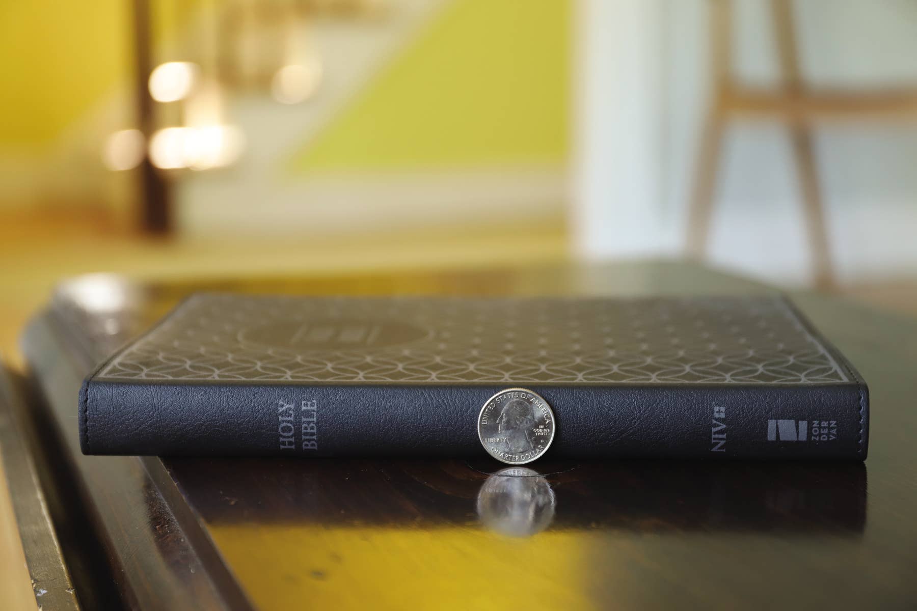 HarperCollins Christian Publishing - Wholesale Religion - NIV Value Thinline Bible Large Print Leathersoft Gray/Black3