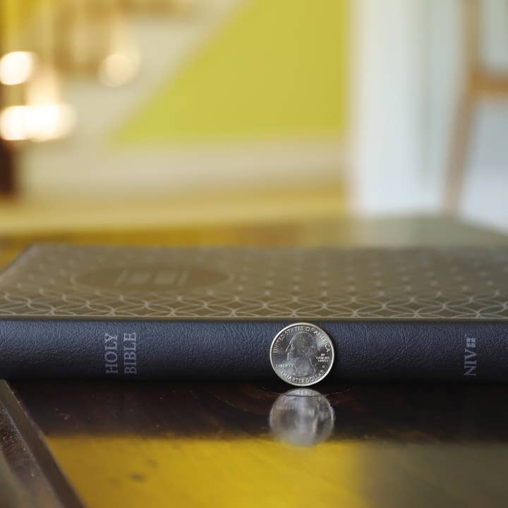 HarperCollins Christian Publishing - Wholesale Religion - NIV Value Thinline Bible Large Print Leathersoft Gray/Black3