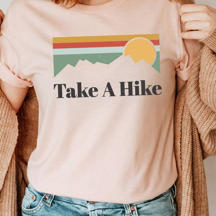Maglietta Grafica Avventura "Take A Hike" per la vendita all'ingrosso da parte di Select Apparel