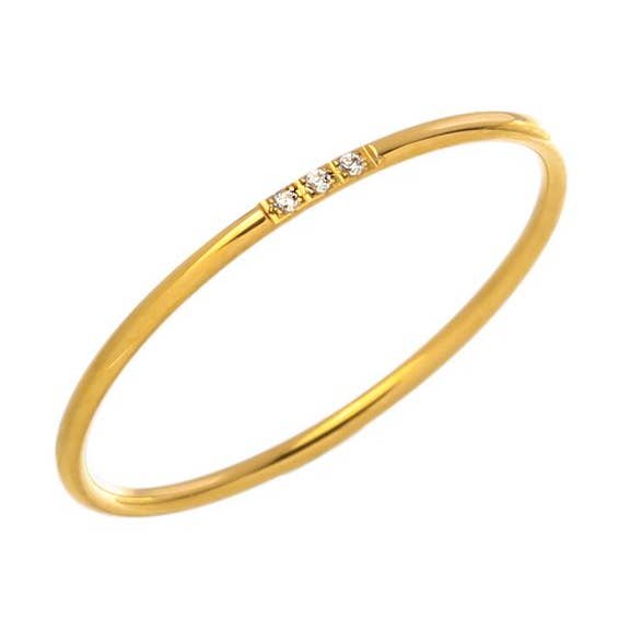 Bague Ayla Dainty Thin 3 mini en zircone cubique pour la vente par Lumini Jewelry