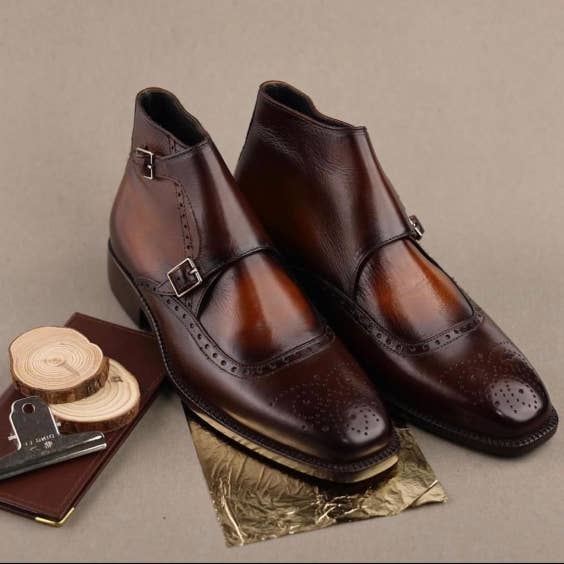 Bottes habillées Double Monk en cuir patiné marron pour hommes pour la vente par The Royale Leather