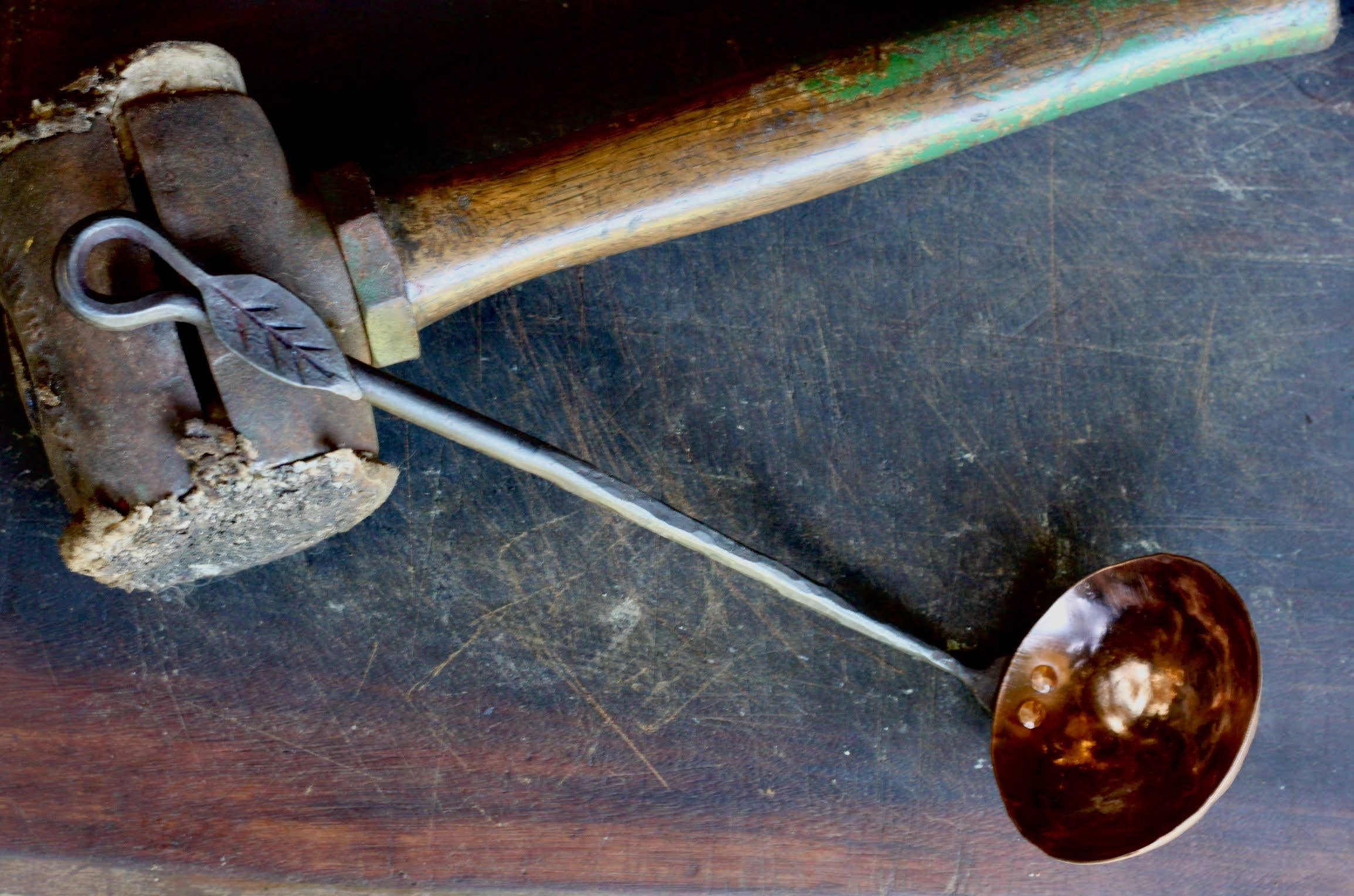 Wicks Forge - Vente Louches - Louche en cuivre et acier - Manche à feuilles5