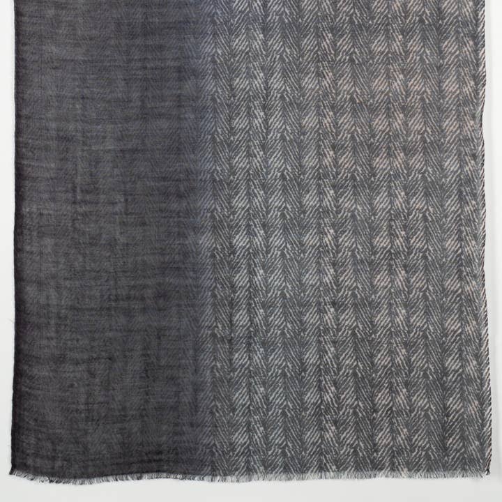 SVEZElife – Großhandel Schal – Damen – Shades of Chevron Schal aus Merinowolle - Schwarz Weiß