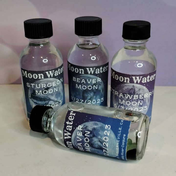 Muddy River Conjure – wholesale Meditationsprodukter – Månen laddat vatten med Crystal Chips0