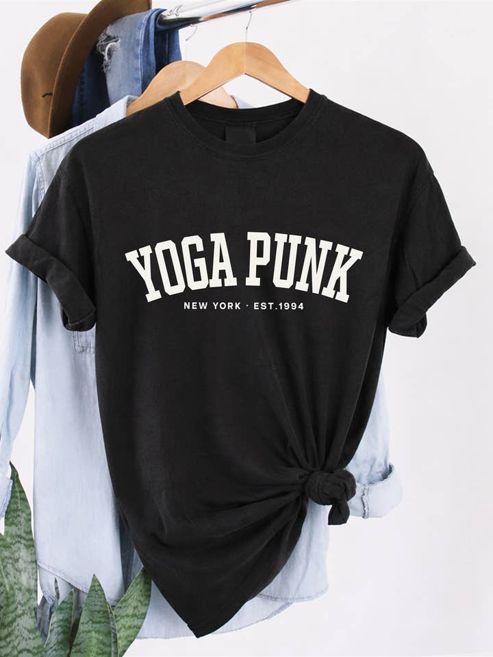 Yoga Punk Grafisk Komfortfarver T-shirt for engroshandel hos PINK NABI