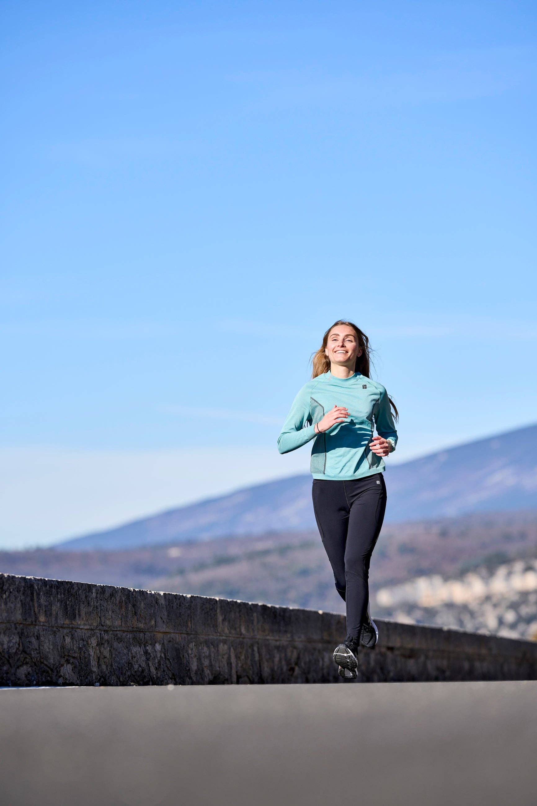 THE FAIR SPORT - Wholesale Athletic Top - Women's - The women's long-sleeve running & multisport top5