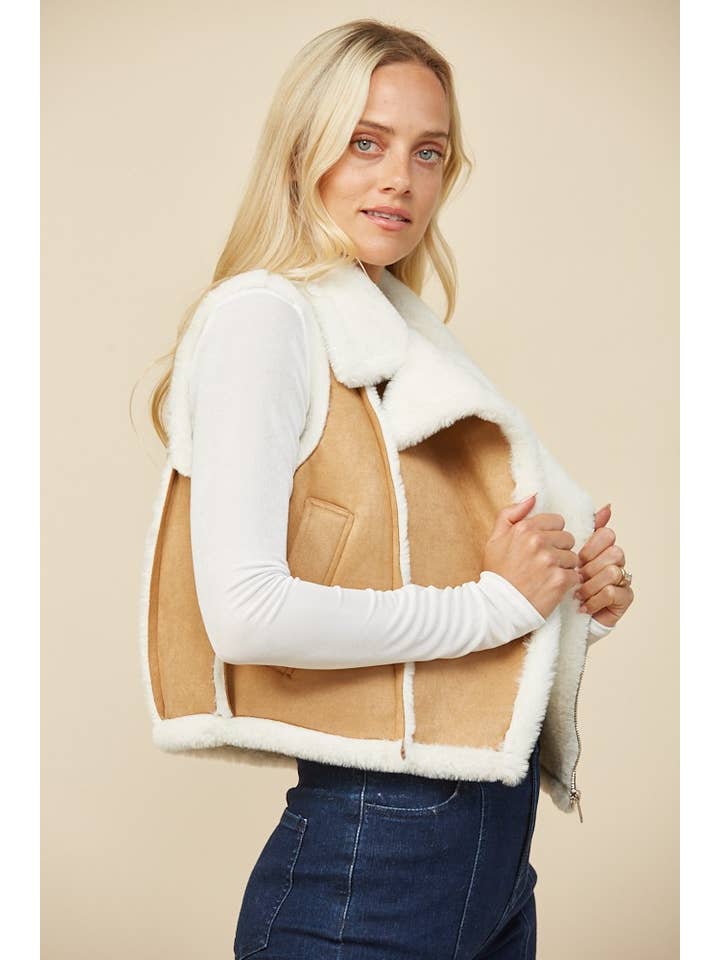 WISTERIA LANE - Wholesale Outerwear Vest - Women's - CONTRAST SHEARLING VEST 6433 TAN