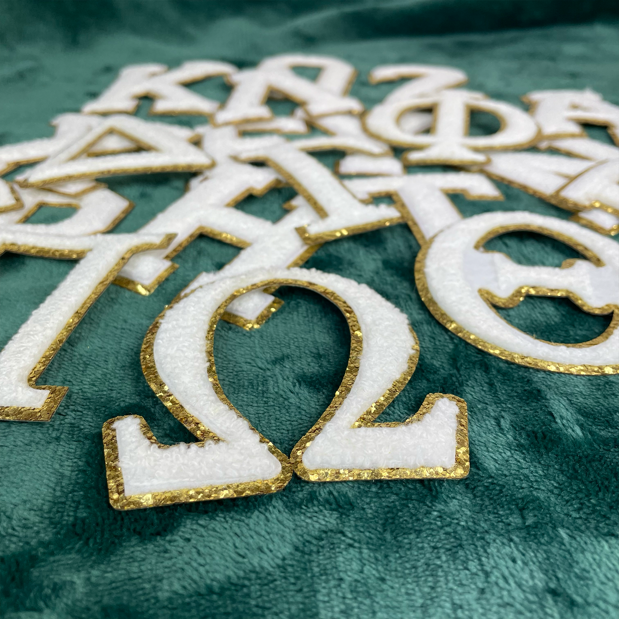 The Crafty Engineer - Venta al por mayor Parches - Parche de chenilla para planchar con letra griega de 7,6 cm, color blanco3