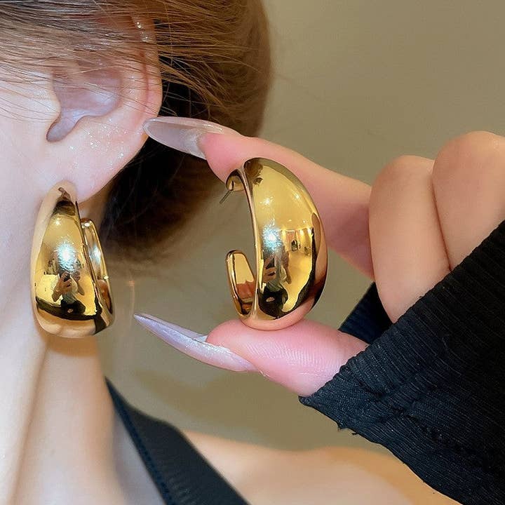 Brede Rand C-vorm Glanzende Acryl Oorringen voor wholesale door MoodGold