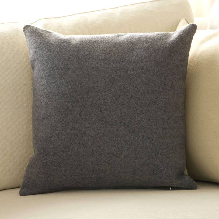 Bicolor Denimkudde 40 x 40 cm 100% Burel Fårull för wholesale av HappyTrays GmbH