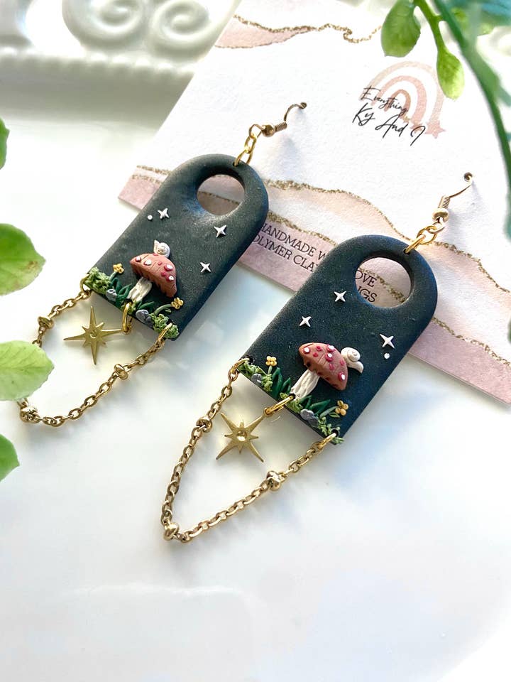 Orecchini fungo Moody Night per la vendita all'ingrosso da parte di Everything Ky and I